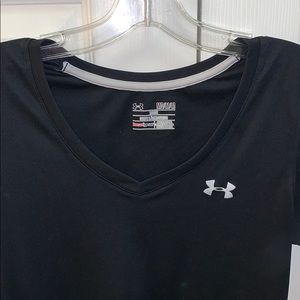 🚗 Under Armour Black Heat Gear Vneck
